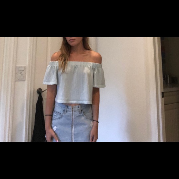 Off the shoulder crop top - Picture 2 of 3